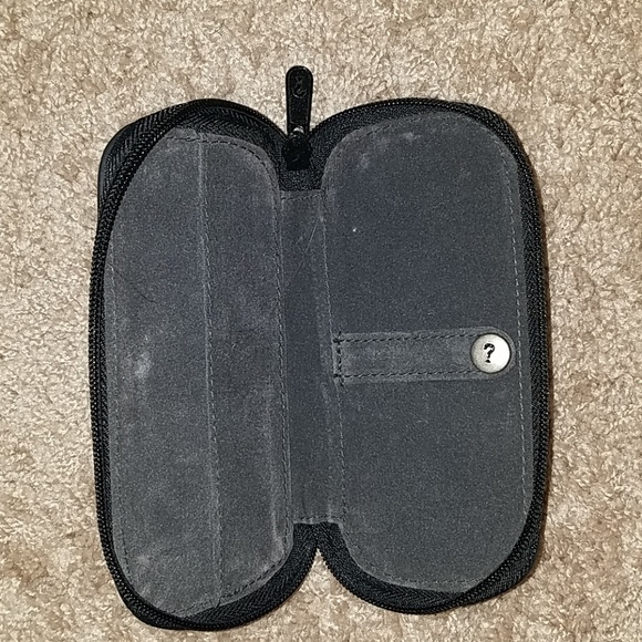 Guess case - Picture 4 of 4